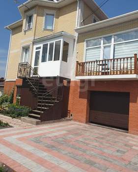 Дом 326м&sup2;, 3-этажный, участок 800 сот.  