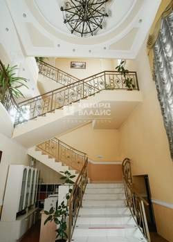 Дом 492м&sup2;, 3-этажный, участок 10 сот.  