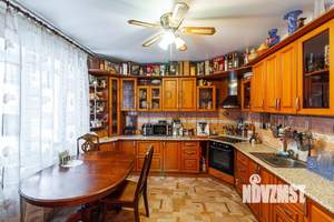 Коттедж 370м², 4-этажный, участок 9 сот.  