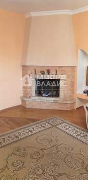 Дом 220м&sup2;, 3-этажный, участок 7 сот.  