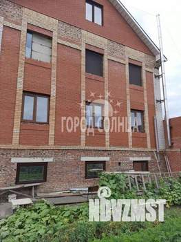 Коттедж 246м², 3-этажный, участок 10 сот.  