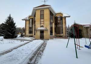 Дом 302м&sup2;, 3-этажный, участок 20 сот.  