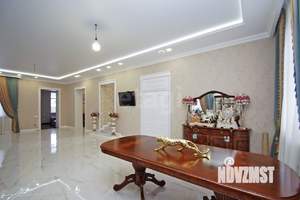 Дом 252м&sup2;, 2-этажный, участок 4 сот.  