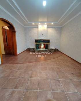 Дом 242м&sup2;, 3-этажный, участок 4 сот.  