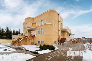 Коттедж 800м&sup2;, 3-этажный, участок 20 сот.  