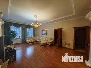 Таунхаус 640м&sup2;, 3-этажный, участок 30 сот.  