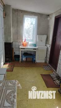 Дом 30м&sup2;, 2-этажный, участок 6 сот.  