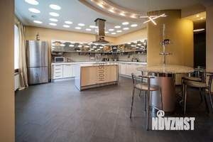 Таунхаус 650м², 3-этажный, участок 250 сот.  