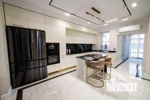 Дом 160м&sup2;, 2-этажный, участок 4 сот.  