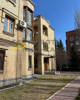 Дом 180м², 3-этажный, участок 0 сот.  