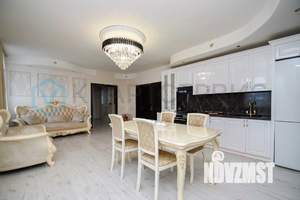 Дом 200м&sup2;, 2-этажный, участок 7 сот.  