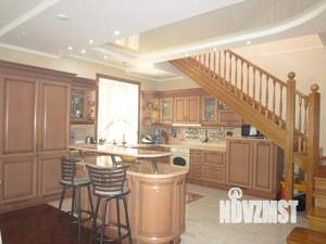 Дом 225м&sup2;, 2-этажный, участок 7 сот.  