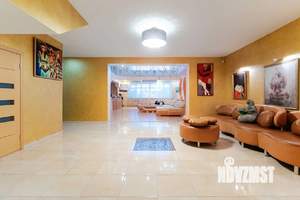 Коттедж 800м&sup2;, 3-этажный, участок 20 сот.  