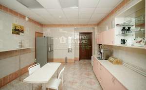 Дом 492м&sup2;, 3-этажный, участок 10 сот.  