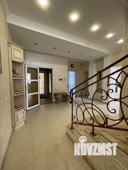 Коттедж 270м², 3-этажный, участок 9 сот.  