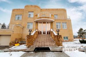 Коттедж 800м&sup2;, 3-этажный, участок 20 сот.  