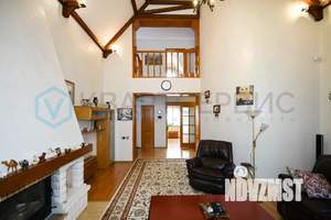 Коттедж 240м², 2-этажный, участок 10 сот.  