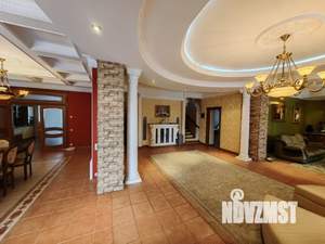 Таунхаус 640м&sup2;, 3-этажный, участок 30 сот.  