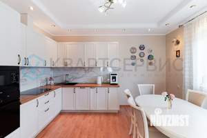 Коттедж 244м², 3-этажный, участок 10 сот.  
