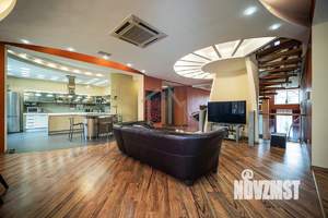 Таунхаус 650м², 3-этажный, участок 250 сот.  