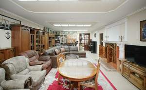 Дом 492м&sup2;, 3-этажный, участок 10 сот.  