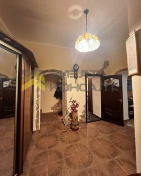 Дом 180м², 3-этажный, участок 0 сот.  