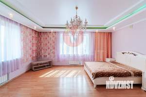Коттедж 390м², 3-этажный, участок 7 сот.  