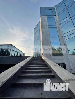 Коттедж 1070м&sup2;, 5-этажный, участок 20 сот.  