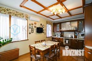 Коттедж 240м², 2-этажный, участок 10 сот.  