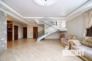 Коттедж 384м&sup2;, 3-этажный, участок 7 сот.  