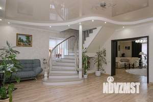 Дом 323м&sup2;, 3-этажный, участок 9 сот.  