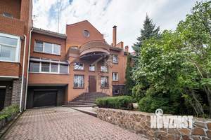 Таунхаус 650м², 3-этажный, участок 250 сот.  