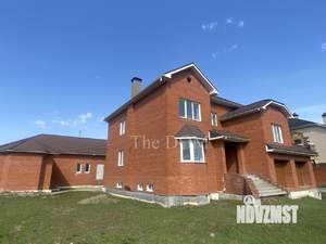 Коттедж 727м&sup2;, 3-этажный, участок 11 сот.  