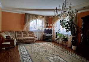 Дом 220м&sup2;, 3-этажный, участок 7 сот.  