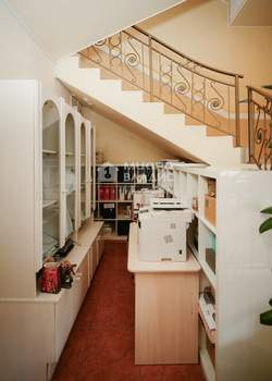 Дом 492м&sup2;, 3-этажный, участок 10 сот.  