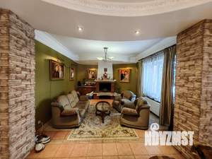 Таунхаус 640м&sup2;, 3-этажный, участок 30 сот.  