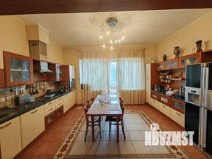 Таунхаус 640м&sup2;, 3-этажный, участок 30 сот.  