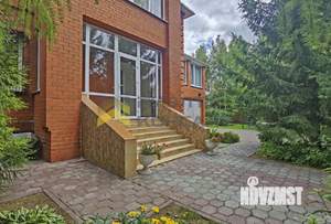 Коттедж 385м², 2-этажный, участок 15 сот.  