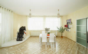 Дом 800м&sup2;, 3-этажный, участок 20 сот.  