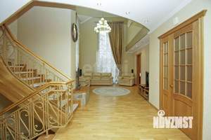 Дом 302м², 3-этажный, участок 20 сот.  