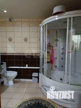 Дом 246м², 2-этажный, участок 6 сот.  