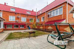 Коттедж 413м², 3-этажный, участок 10 сот.  