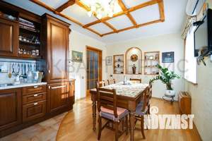 Коттедж 240м², 2-этажный, участок 10 сот.  