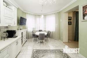 Коттедж 325м², 3-этажный, участок 10 сот.  