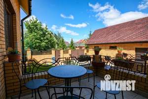 Коттедж 240м², 2-этажный, участок 10 сот.  