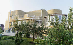 Дом 800м&sup2;, 3-этажный, участок 20 сот.  