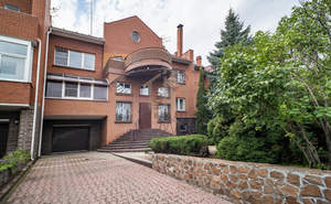 Дом 650м², 3-этажный, участок 250 сот.  