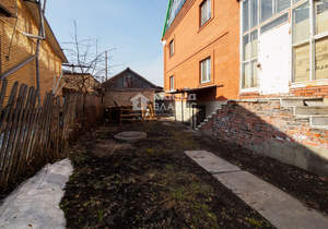 Дом 389м&sup2;, 3-этажный, участок 5 сот.  