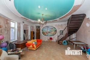 Дом 674м², 2-этажный, участок 28 сот.  