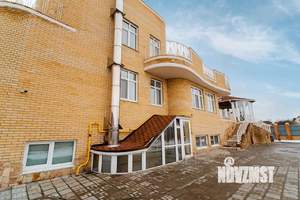 Коттедж 800м&sup2;, 3-этажный, участок 20 сот.  